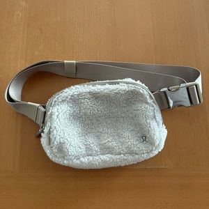 Lululemon Everywhere Belt Bag Fleece